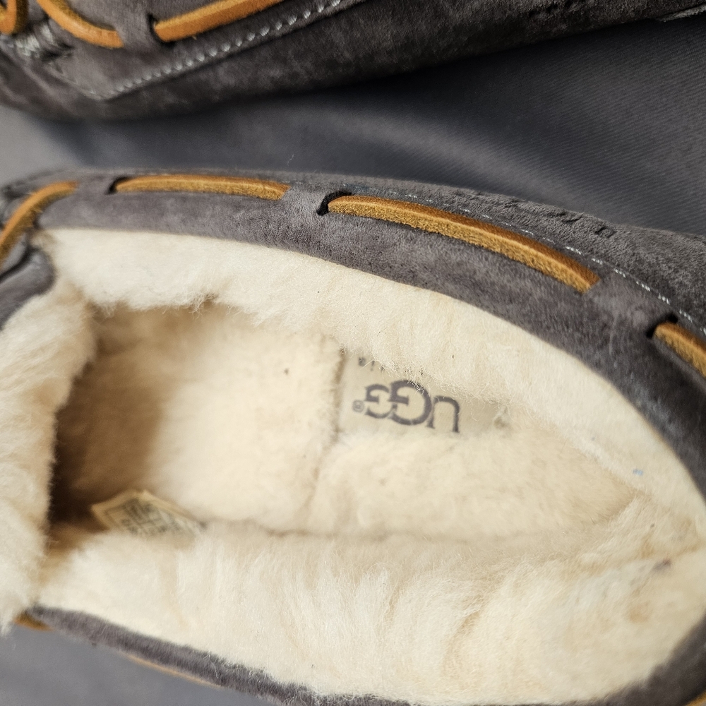 UGG Dakota Moccasins Sheepskin Slippers Women’s Size 8 / EUR 6.5 - Picture 7 of 8